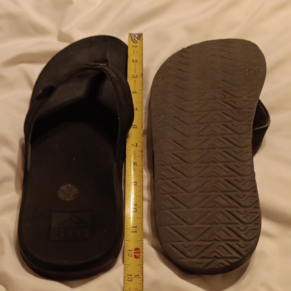 Reef Black Flip-Flops - Picture 5 of 8